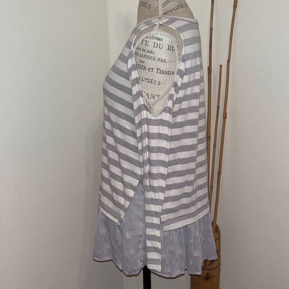 Doe & Rae boutique drop shoulder top size medium - Picture 3 of 4